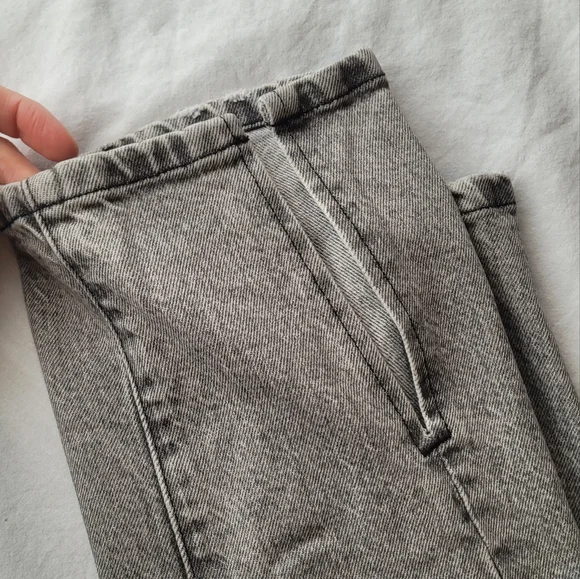 GOOD AMERICAN GREY SLIM STRAIGHT DENIM - Picture 2 of 4